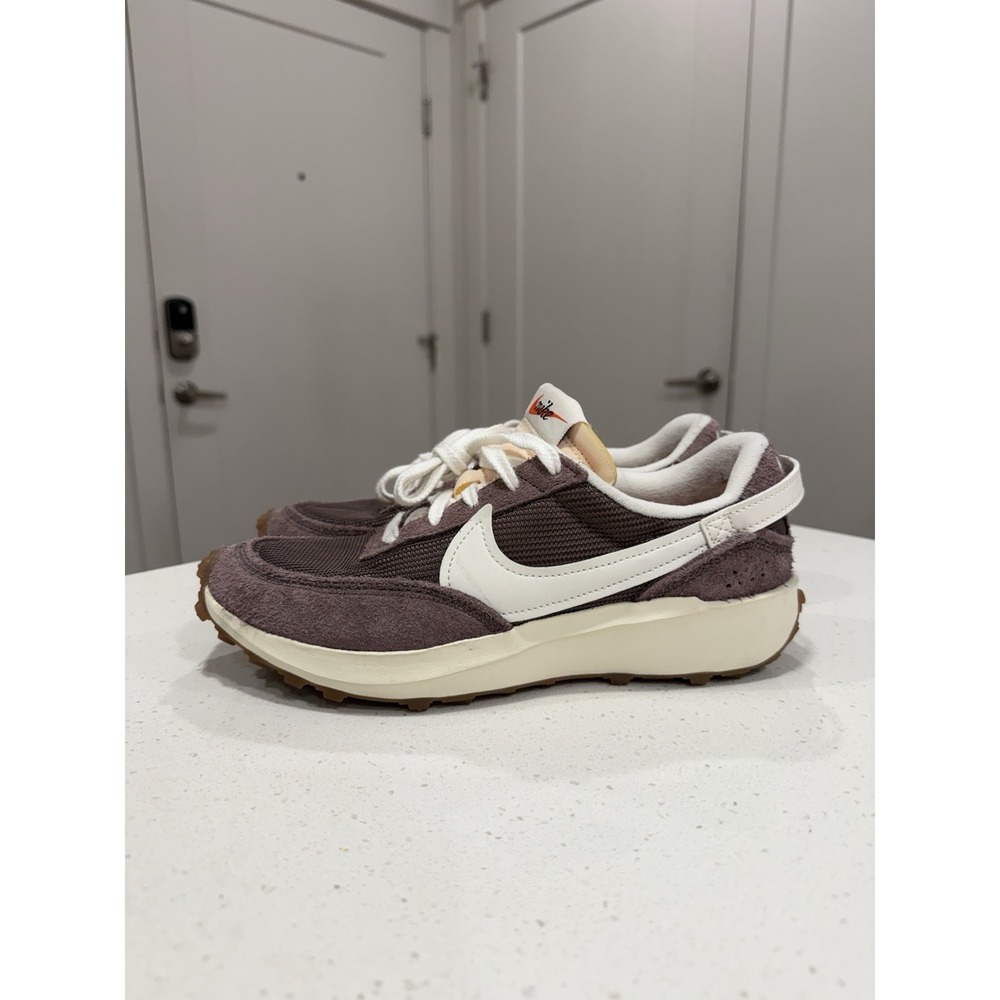 Nike Waffle Debut Vintage Women's Size 7.5 Plum Eclipse Sail Sneaker DX2931-200 - Picture 2 of 9